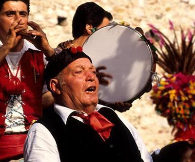 İtalyan mafyasında müzik Suç onlara bu şarkılarla sesleniyor...