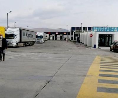 Gürcistan, sınır kapılarının yolcu geçişlerine açılmasını askıya aldı