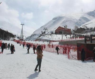 Yağan kar Palandöken’e ilaç gibi geldi Pistler doldu taştı