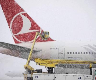 THY uçaklarına buzlanmaya karşı de-icing ve anti-icing yapılıyor