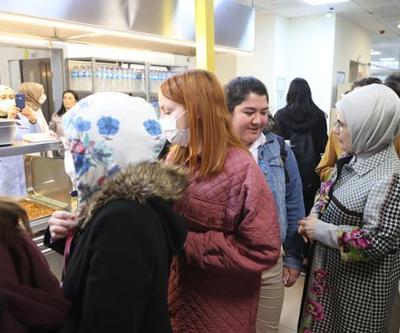 Emine Erdoğan, KYK Yurdu’nda kalan kız öğrencilerle iftar yaptı