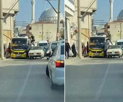 İstanbulda dehşet anları Otomobilin üzerine çıkarak tekme attı