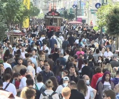 İstanbulda güneşli havayı fırsat bilenler Taksim ve Ortaköye akın etti
