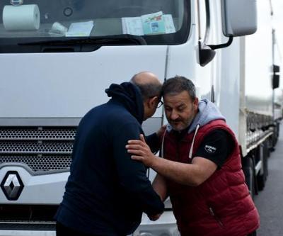 TIR sürücüleri, sevdikleriyle telefonda bayramlaştı