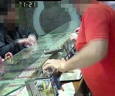 Sahte dolarları kuyumcularda bozdurmaya çalışırken suçüstü yakalandılar