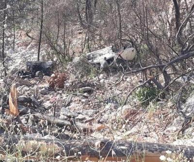 35 metrelik uçuruma yuvarlanan otomobilden sağ kurtuldular