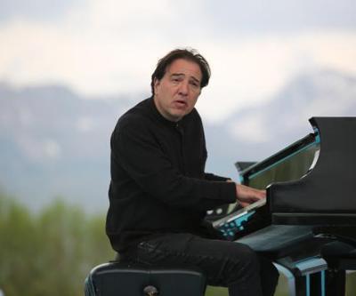 Piyanist Fazıl Say, kirliliğe dikkat çekmek için Munzur Nehri kıyısında konser verdi