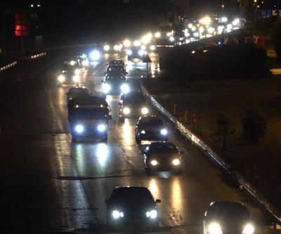 43 ilin geçiş güzergahında bayram trafiği Kilometrelerce araç birikti