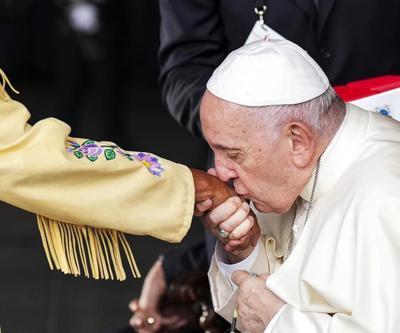 Papa Francis Kanada’da... Yerlilerden özür diledi