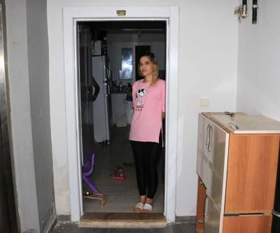 Ev sahibinin yaptıkları kiracıyı şoke etti: Duştayken geldi, kapıyı söktü