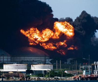 Petrol tesisine yıldırım düştü Kübada korkunç patlama: 1 ölü, 121 yaralı