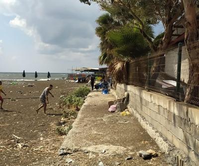 Hatayda hortum İş yerleri zarar gördü