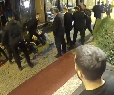Ortaköydeki eğlence mekanı önünde takım elbiseliler dehşeti 1i kadın 3 kişiye dayak attılar
