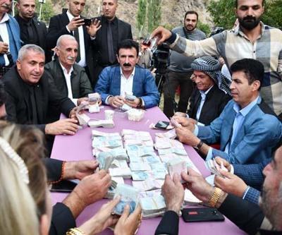 Aşiret düğününde gelin ve damada takılan parayı 9 kişi saydı