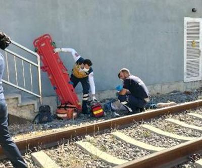 İZBAN istasyonunda raylara yaklaşan kadına yük treni çarptı