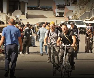 Ruslar, Gürcistana akın ediyor Sınırı bisikletle geçiyorlar