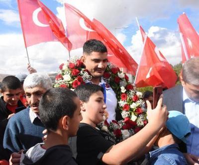 Dünya şampiyonu Taha Akgüle memleketi Sivasta coşkulu karşılama