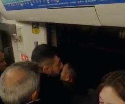 İZBAN’daki arıza sebebiyle vatandaşlar raylardan yürüdü