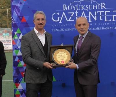 Jübile yapacak Cüneyt Çakıra Gaziantepte plaket
