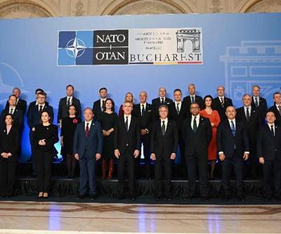 NATO Dışişleri Bakanları aile fotoğrafı çektirdi