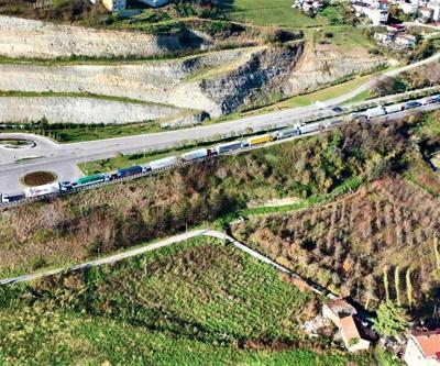 Rusya ile gemi trafiği yavaşladı, tırlar Samsun’da yığıldı