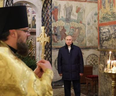 Putin tek başına Noel ayinine katıldı