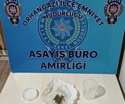 Dur ihtarından kaçan çalıntı otomobildeki 2 kadın yakalandı, 2 erkek aranıyor