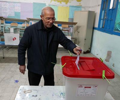 Tunus seçimin ikinci turunda sandık başında