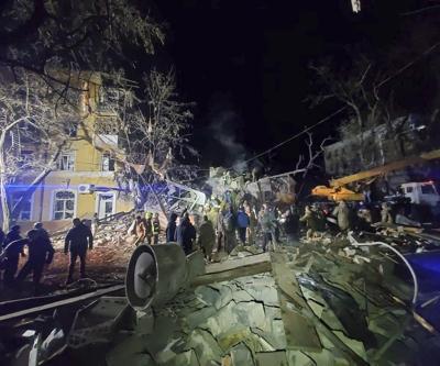 Rus füzesi Ukraynada bir apartmana isabet etti: 3 ölü, 20 yaralı