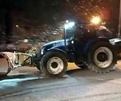 Biga Belediyesi ekipleri küreme ve tuzlama çalışmalarını sürdürüyor