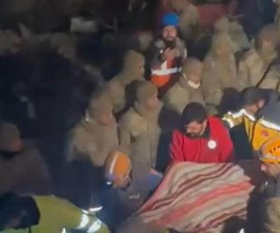 72 yaşındaki emekli öğretmen 113 saat enkazdan sağ kurtarıldı