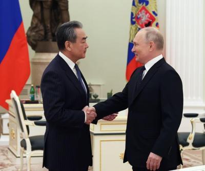 Çinli üst düzey yetkili Wang Yi, Putin ile görüştü