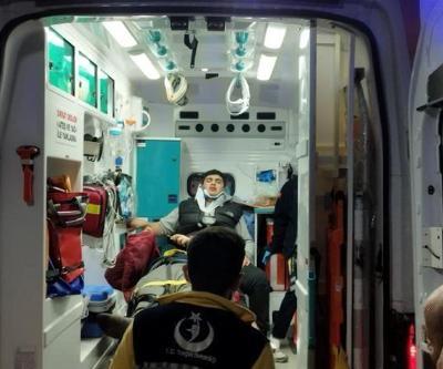 Ehliyetsiz motosiklet sürücüsü otomobile çarptı: 2 yaralı