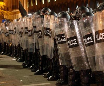Gürcistanda parlamento önündeki protestoda 66 gözaltı