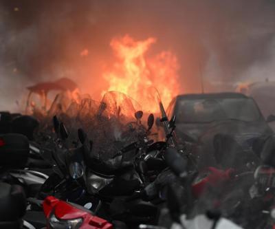 Holiganlar terör estirdi İtalyanın Napoli şehri savaş alanına döndü