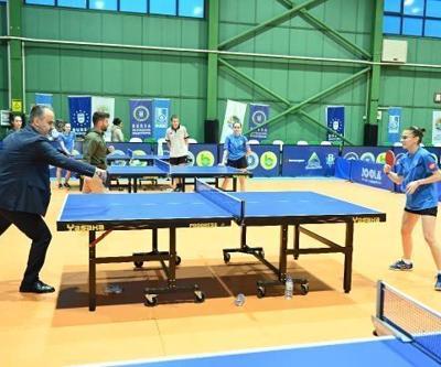 Bursa Büyükşehir Belediye Başkanı Alinur Aktaş’tan depremzede sporculara moral ziyareti