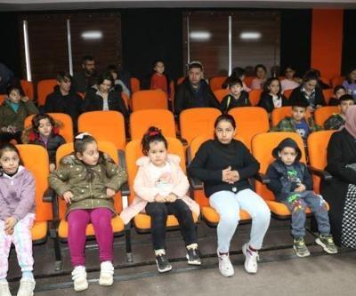 Yükekovada depremzede çocuklar için sinema etkinliği