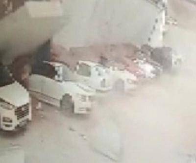 İstinat duvarı çöktü 11 araç betonların altında kaldı