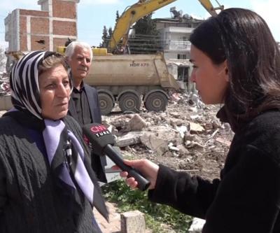 Adını koydukları apartmanın enkazında eşya arıyorlar