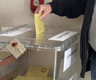 Seçmen kağıdı olmadan oy kullanılır mı Oy kullanırken eski yeni kimlik hangisi geçerli Oy kullanmaya kimlikle mi gidilir