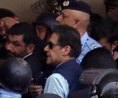 Pakistanda Imran Khan krizi Mahkeme salonundan ayrıldı