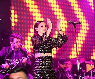 Merve Özbey Bursa’da coşturdu