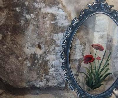 Mardinli ressam resimlerini tuval yerine cama işliyor