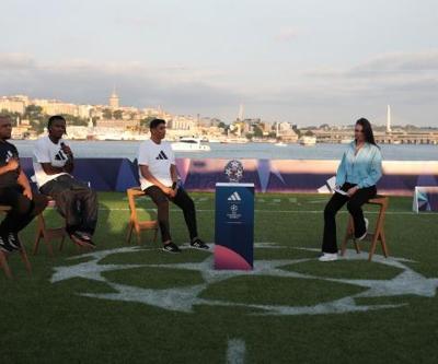 Roberto Carlos, Jardel ve Batshuayi, Champions Islandın açılışını yaptı