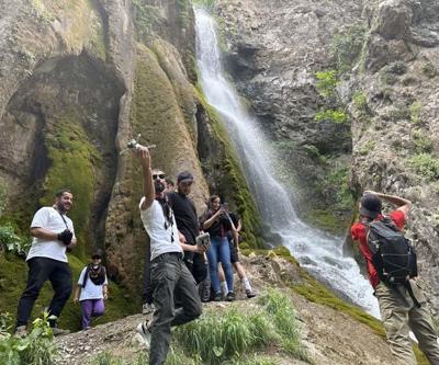 Yüksekovalı dağcılar Kaval Şelalesi’ni gezdi