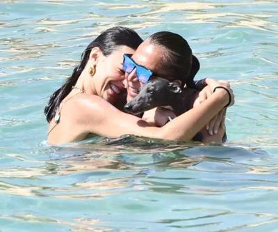 Tuvana Türkay ile Asuman Dabak, Çeşmede Deniz ve güneşin tadını çıkardılar