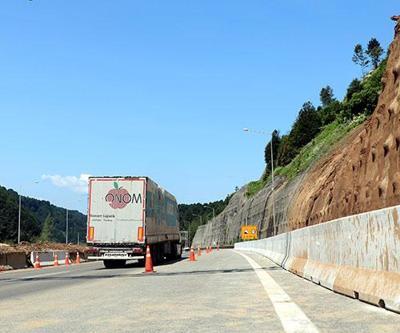 Heyelandan temizlenen Bolu Dağında ulaşım normale döndü