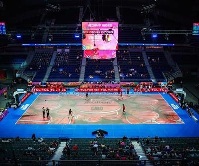 FIBA ilk kez cam zeminli sahayı kullandı
