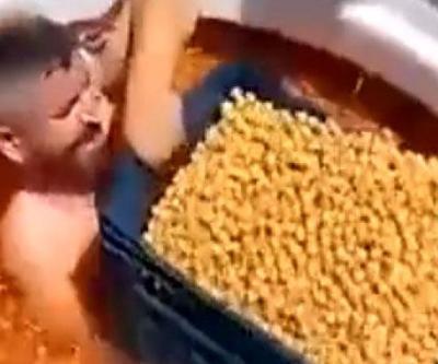 Çıplak zeytin havuzuna girme videosu Bu kadar da olmaz dedirtti