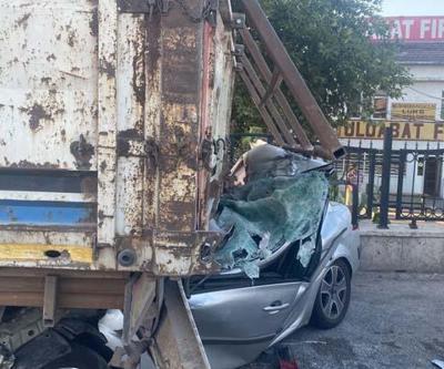 Otomobil, yol kenarında park halindeki TIRa çarptı: 4 ölü, 2 yaralı